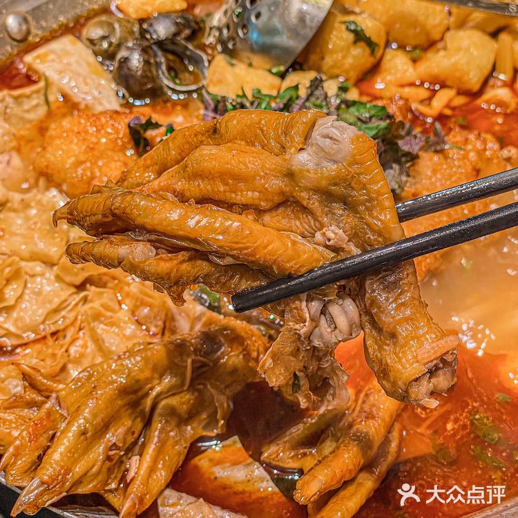 总要来广州吃一次ong菜加满的螺蛳粉鸭脚煲吧‼️