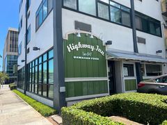 -Highway Inn Kaka'ako