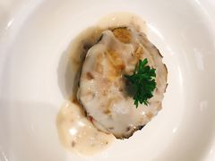活鲍鱼搭牛肝菌菇-一本魅·日式料理