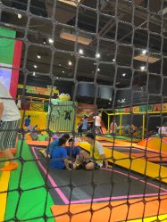 -蹦蹦跳跳(新奥购物中心店)