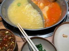 -野山舂·贵州现舂酸汤火锅(鸿通城店)