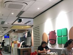 大堂-麦当劳(百联西郊购物中心店)
