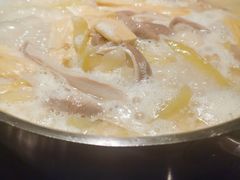 猪蹄猪肚锅-官也街澳门火锅(新源里店)