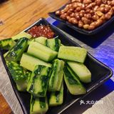 夏天的夜里吃着碳烤羊腿、喝着冰镇饮料美滋滋哇