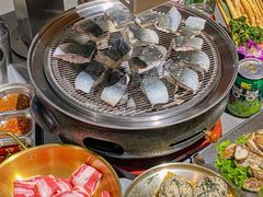 -围炉肉舍•炭烤活鳗•丹东海鲜烤肉(步行街店)