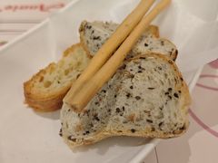 餐前面包蒜黄油-安妮意大利餐厅(世贸天阶店)