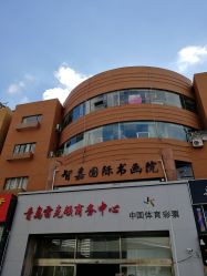 -觅白婚纱礼服馆