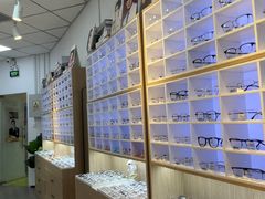 -天空之镜眼镜店蔡司依视路配镜授权零售店(望京颐堤港店)