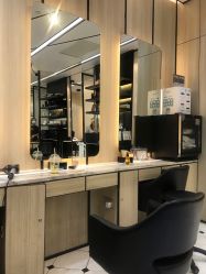 -HAIR CORNER