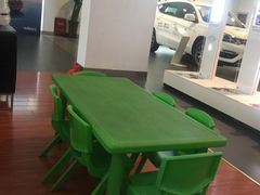 -弘仁宝佳比亚迪4S店(宝山旗舰店)