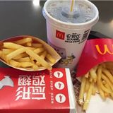 炸鸡薯条蔬菜拼的快乐