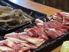 -果松木炭酸菜铜火锅·外婆参鸡汤