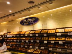 面包甜点陈列柜-老佛爷饼店