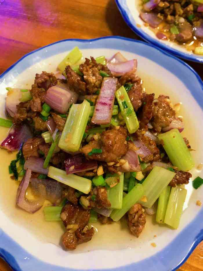 余姐土菜馆-"本来是想大众点评随便找一家的走路上被拦.