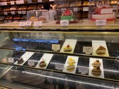 面包甜点陈列柜-老佛爷饼店