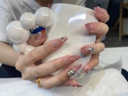 -倾·卿自助美甲美睫工作室