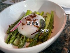 炒芦笋配温泉蛋蘑菇碎-QUEEN'S DAY女王餐厅(紫光花园店)