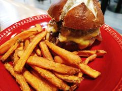 27&nbsp;牛肉汉堡-HELLO 27 意面·沙拉·帕尼尼