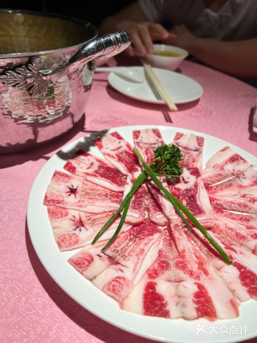 行家海鲜火锅酒家(静安寺店)霜降牛肉图片