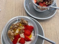 坚果麦片鲜果酸奶杯-Wagas(静安嘉里中心店)