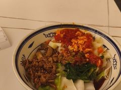 -阿瓦山寨·湘菜现炒·剁椒鱼头王(咸阳总店)