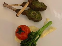 烤新西兰羔羊扒香草脆片-圣丰索菲特·法国餐厅