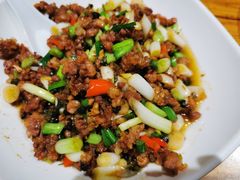 芹菜炒牛肉沫-老滇山寨•云南特色菜•地方菜•民族风情歌舞表演(金碧店)