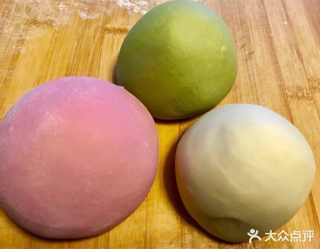 美味多姿如彩虹一般的彩色水饺