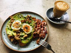 牛油果煮蛋吐司-RAC BAR(安福路店)