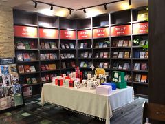 -钟书阁(松江泰晤士小镇店)