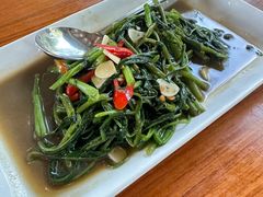 -Chom Cafe and Restaurant