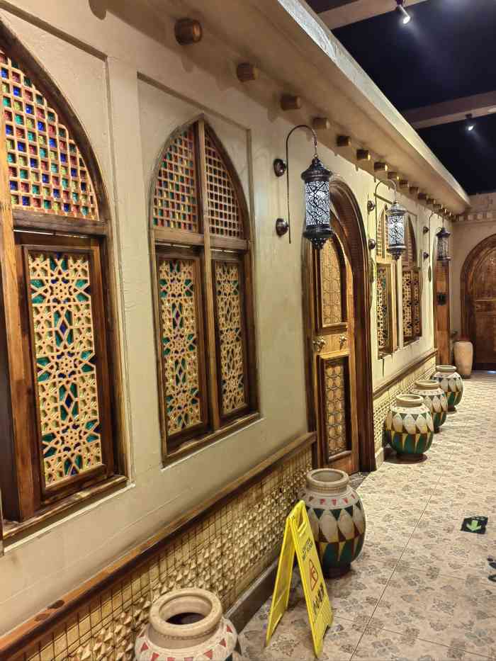 楼兰秘烤(七道湾店)-"楼兰秘烤搬家以后就一直没去过,但频频在各.