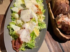 餐前面包-Carbon莫卡哆·意大利复古集市餐厅(杭州大厦店)