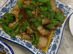 老刘土辣椒炒肉-红色湘菜馆(春风店)