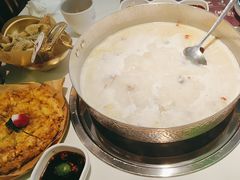 -洪氏嗨捞·广东猪肚鸡·椰子鸡火锅(西咸万象城店)