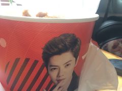 鹿晗版炸鸡桶-肯德基(新凌云店)