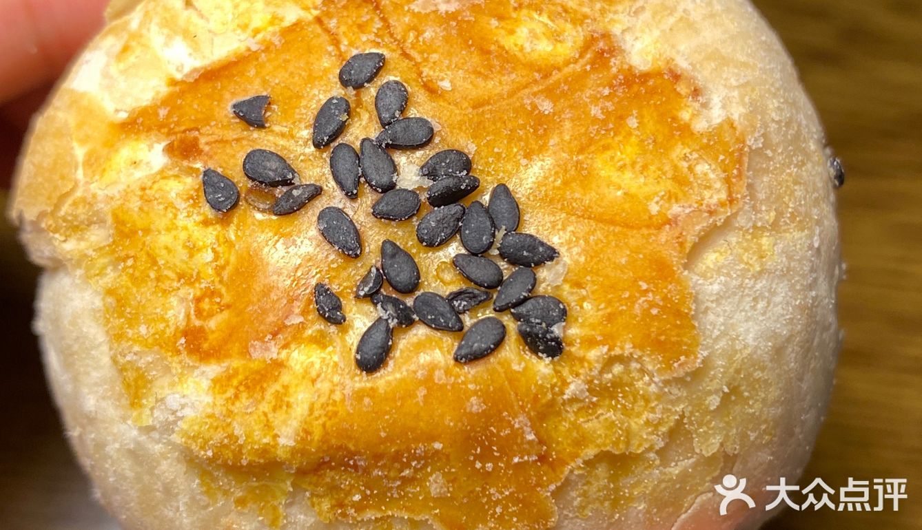 2.6r一个蛋黄流心酥，有点偏甜