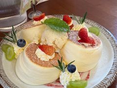 草莓芭菲舒芙蕾松饼-山由之cafe&meal(小寨店)