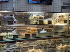 面包甜点陈列柜-白玉兰食品甜凤店(合生汇店)