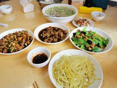 -茅屋大酒店