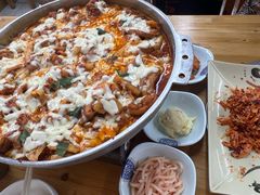 -亲昵春川鸡排(韩国美食街店)
