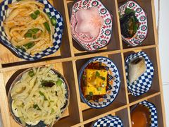 -阿瓦山寨·湘菜现炒·剁椒鱼头王(咸阳总店)