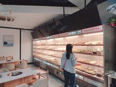 面包甜点陈列柜-屋头串串(新街里店)