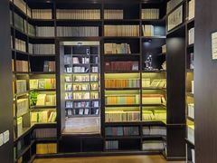 -钟书阁(松江泰晤士小镇店)