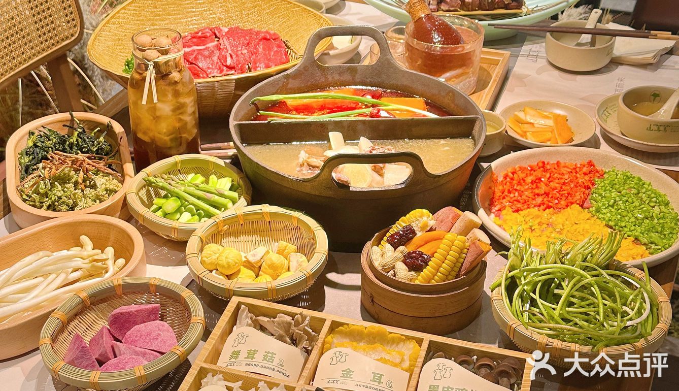 氛围🈵分的魔都山野火锅！味道一绝
