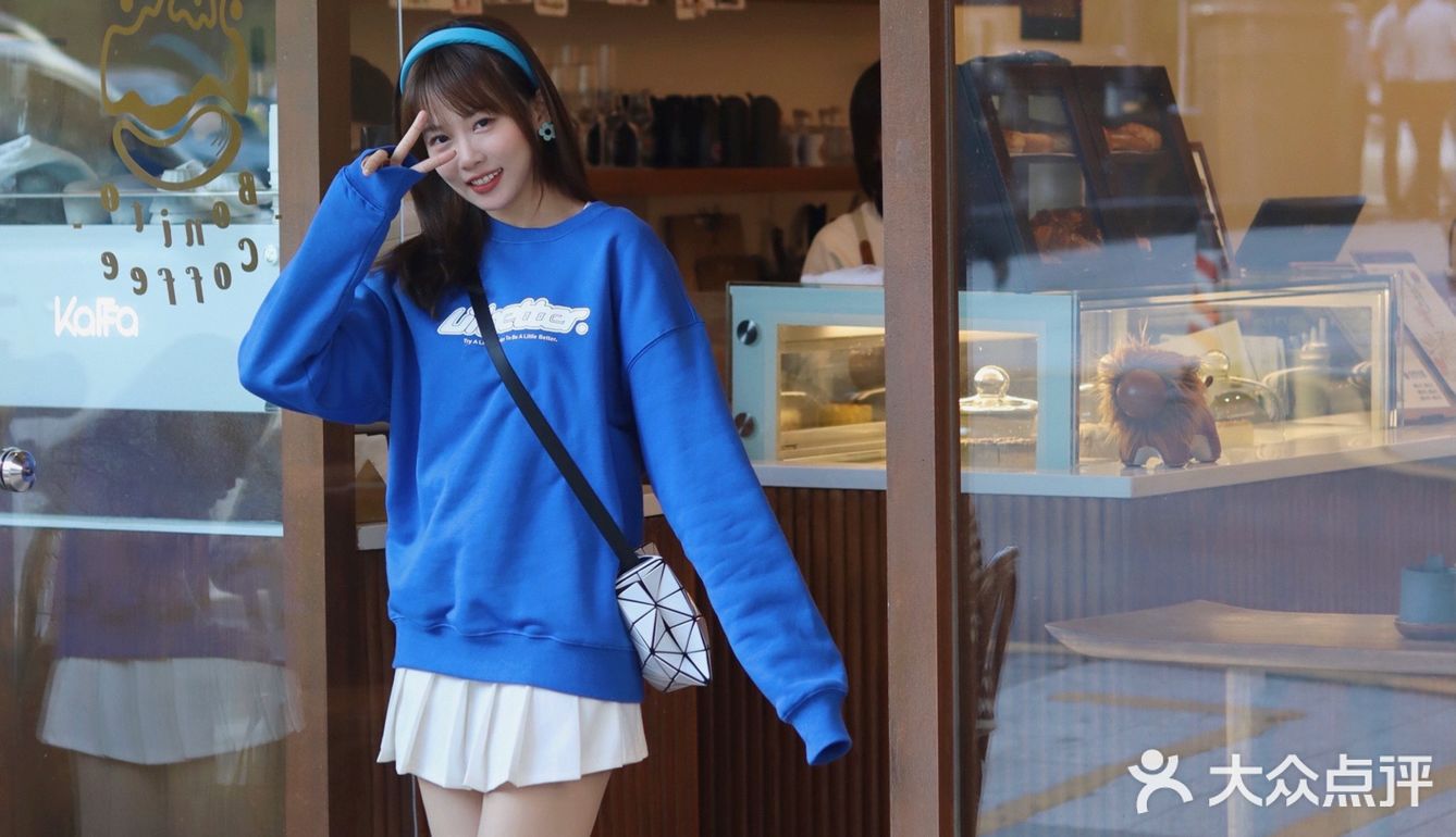 OOTD｜当冬天的咖啡☕️与克莱因蓝相遇⋯