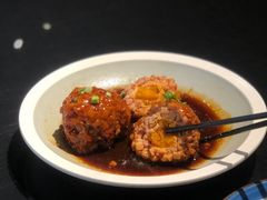 鸭蛋黄狮子头-梅飞酒家(桑园路店)