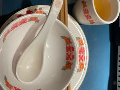 餐具摆设-邹开喜·小海鲜醉鸡煲·潮汕鲜切牛肉店(襄阳北路店)