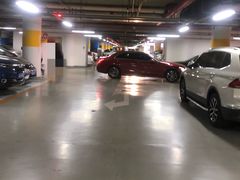 -蓝色港湾停车场