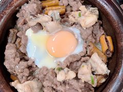 窝蛋牛肉田鸡黄鳝三拼-容里煲仔饭(利丰北路店)